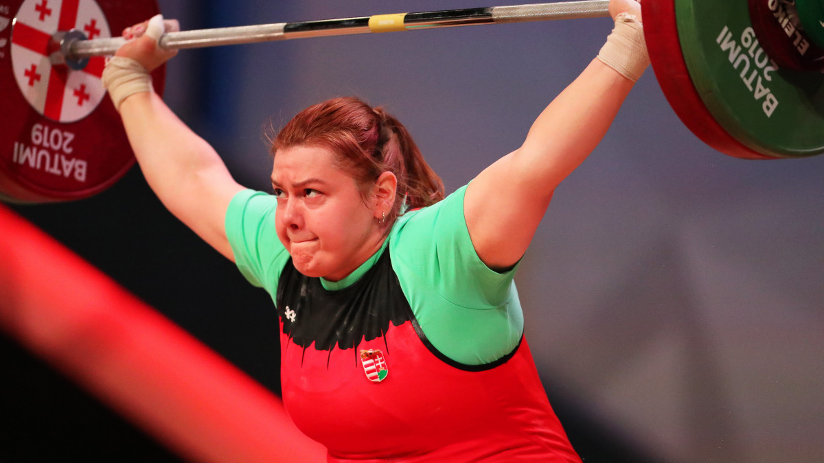 Magát Krisztina versenyez a nők 87 kilogrammos súlycsoportjának döntőjében a súlyemelő Európa-bajnokságon a georgiai Batumiban 2019. április 12-én.