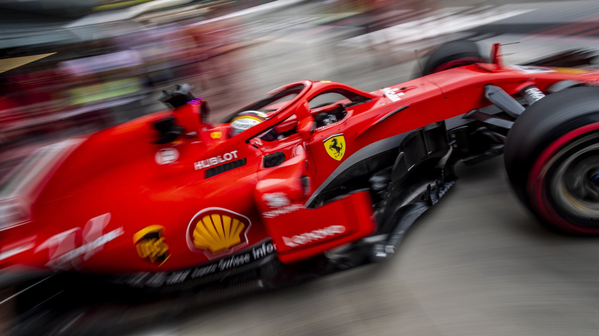 Monza, 2018. augusztus 31.Sebastian vettel, a Ferrari német versenyzője a Forma-1-es autós gyorsasági világbajnokság Olasz Nagydíjának második szabadedzésén a monzai versenypályán 2018. augusztus 31-én. A futamot szeptember 2-án rendezik. (MTI/EPA/Srdjan Suki)