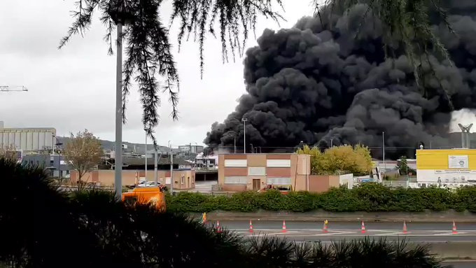 Videók: vegyi üzem lángol Franciaországban