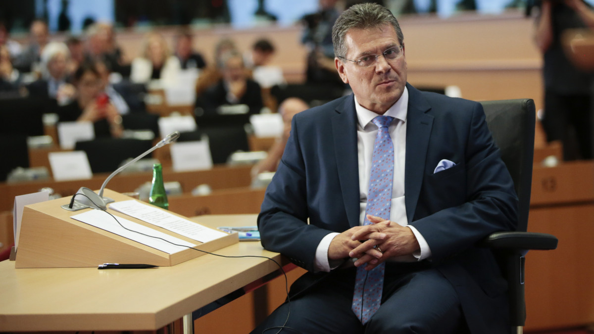 A szlovák Maros Sefcovic, az Európai Bizottság energiaunióért felelős  jelenlegi alelnöke, az intézményközi kapcsolatokért és tervezésért felelős alelnökjelöltje az Európai Parlament illetékes bizottsága előtti meghallgatásán Brüsszelben 2019. szeptember 30-án.