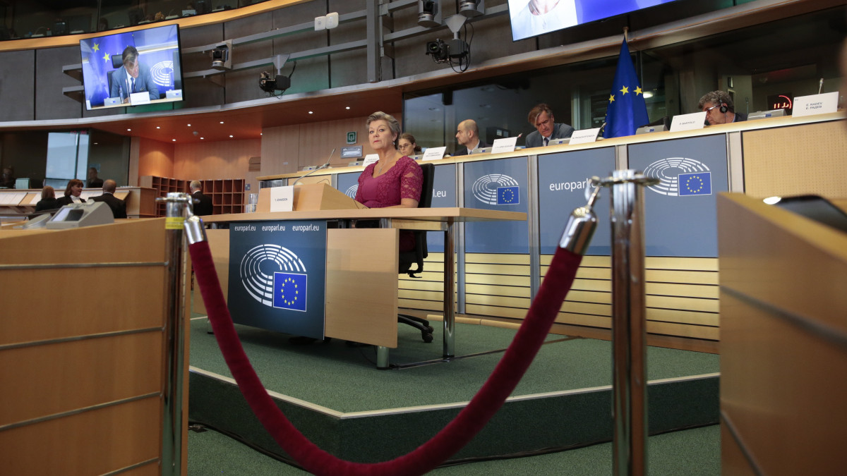 Az Európai Bizottság belügyi biztosának jelölt svéd Ylva Johansson az Európai Parlament illetékes bizottsága előtti meghallgatásán Brüsszelben 2019. október 1-jén. A belügyi biztos hatáskörébe tartoznak a határvédelemmel, a schengeni övezettel és részben a bevándorlással kapcsolatos kérések.