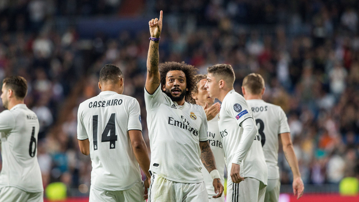 Marcelo Vieira, a Real Madrid játékosa (k) ünnepel, miután megszerezte csapata második gólját a labdarúgó Bajnokok Ligája harmadik fordulójában, a G csoportban játszott Real Madrid - Viktoria Plzen mérkőzésen a madridi Santiago Bernabeu Stadionban 2018. október 23-án. A találkozót a hazai csapat nyerte 3-2-re a cseh együttes ellen.