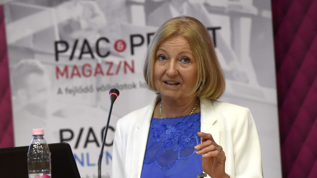 Palócz Éva, a Kopint-Tárki Konjunktúrakutató Intézet vezérigazgatója a Cégvezetők csúcstalálkozóján a Magyar Telekom budapesti székházában 2018. május 10-én.