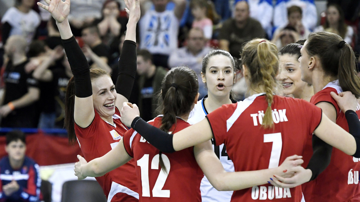 A Vasas Óbuda játékosai a női röplabda Magyar Kupa a 3. helyéért a Jászberény ellen játszott mérkőzésen az Érd Arénában 2018. március 18-án. Vasas Óbuda-Jászberény VT 3-2.
