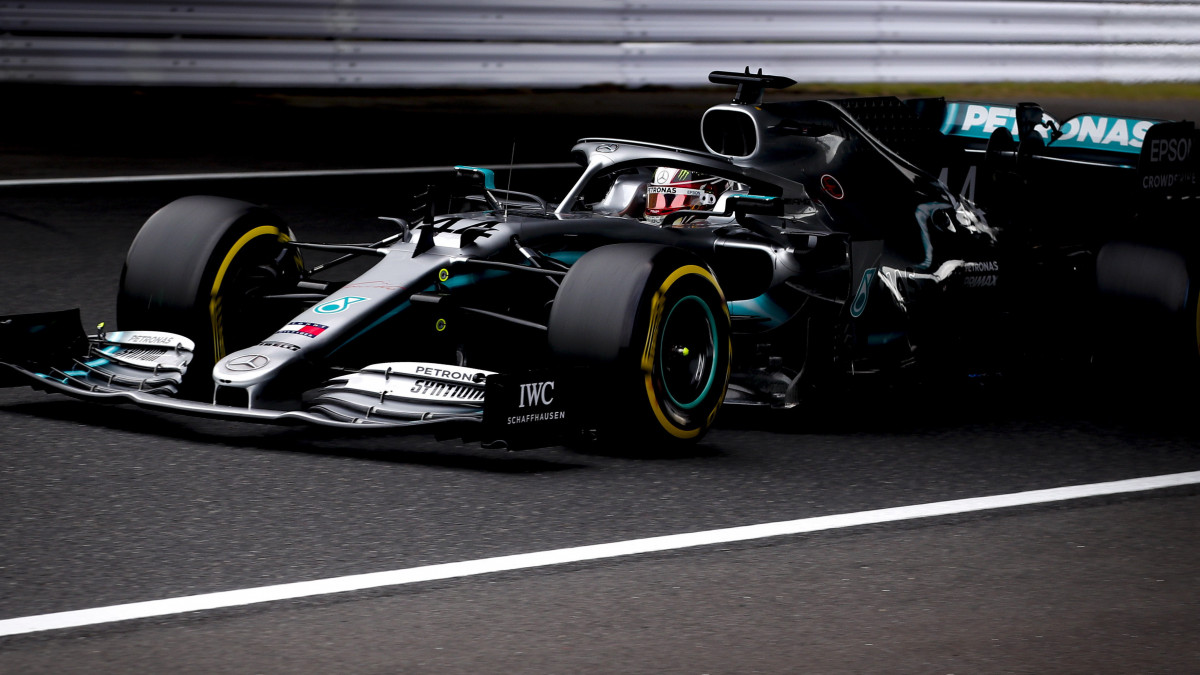 Lewis Hamilton, a Mercedes brit versenyzője a Forma-1-es autós gyorsasági világbajnokság Japán Nagydíjának első szabadedzésén szuzukai pályán 2019. október 11-én. A futamot október 13-án rendezik.