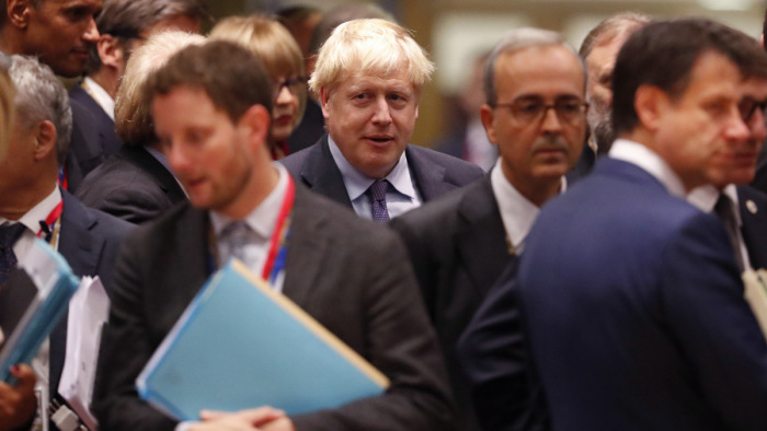 Visszaüthet a brit miniszterelnök keménykedése az Európai Unióval