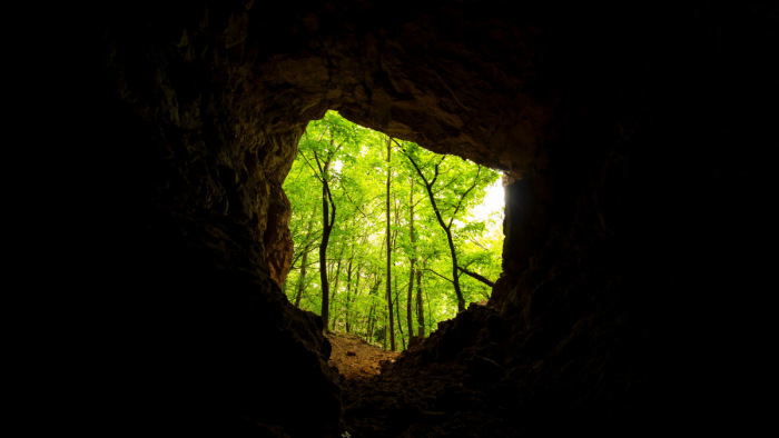 Barlangok, bunkerek és csodálatos idő várja a kirándulókat