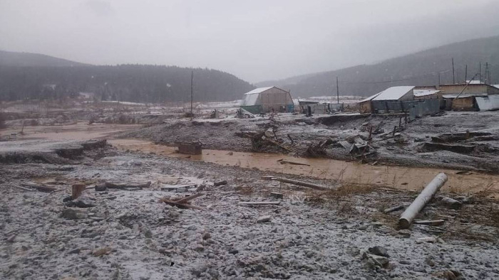 Összeomlott egy oroszországi víztározó gátja, sokan meghaltak