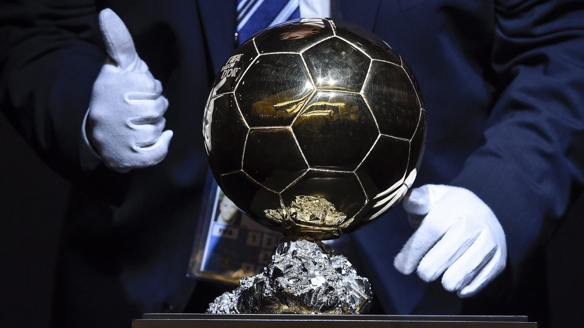 Zürich, 2016. január 11.A Nemzetközi Labdarúgó-szövetség, a FIFA trófeája a FIFA zürichi Aranylabda-gálája előtt tartott sajtóértekezleten Zürichben 2016. január 11-én. (MTI/EPA/Valeriano Di Domenico)
