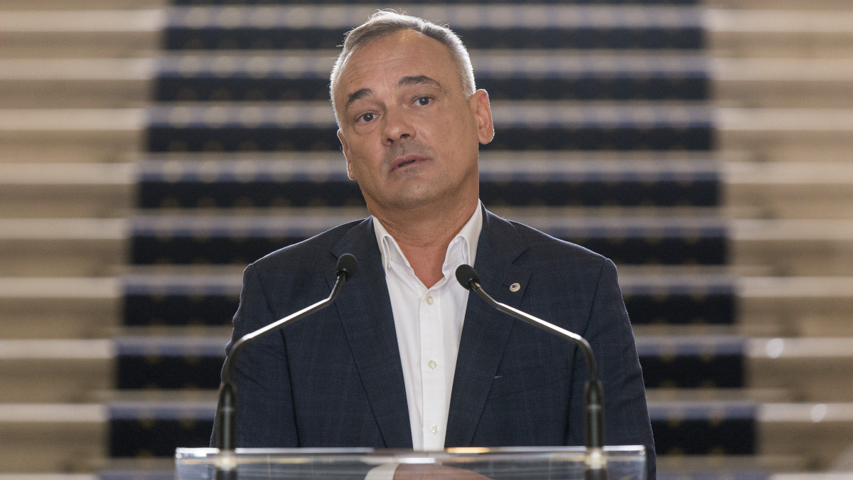 Borkai Zsolt, Győr újraválasztott polgármestere a győri városházán tartott sajtótájékoztatóján 2019. október 15-én. A Fidesz helyi szervezetének elnöke bejelentette, hogy kilép a pártból.
