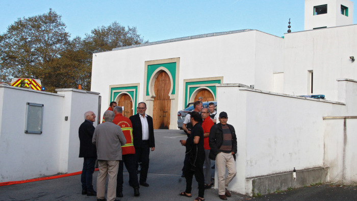 Lövöldözés egy franciaországi mecsetnél