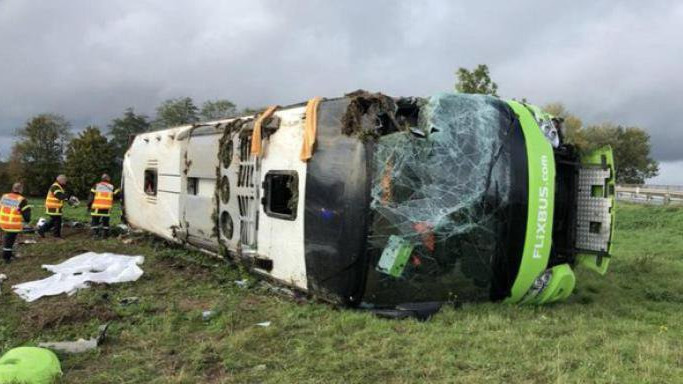 Balesetet szenvedett egy Flixbus-járat, harmincnál több sérült van