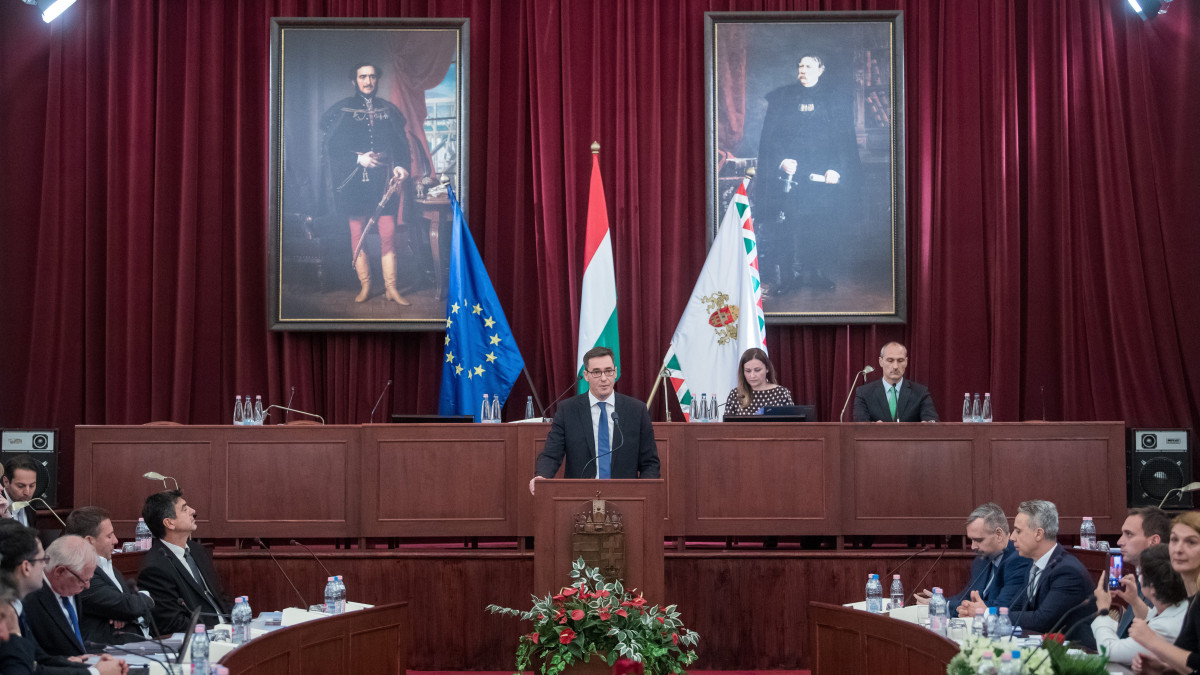 Karácsony Gergely főpolgármester (k) beszédet mond az új összetételű Fővárosi Közgyűlés alakuló ülésén a Városháza dísztermében 2019. november 5-én.