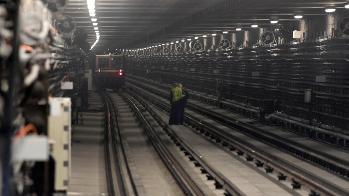 Két megálló lezárásával folytatódik az M3-as metró felújítása