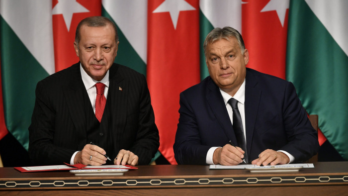 A török államfővel elnököl majd együtt Orbán Viktor Ankarában