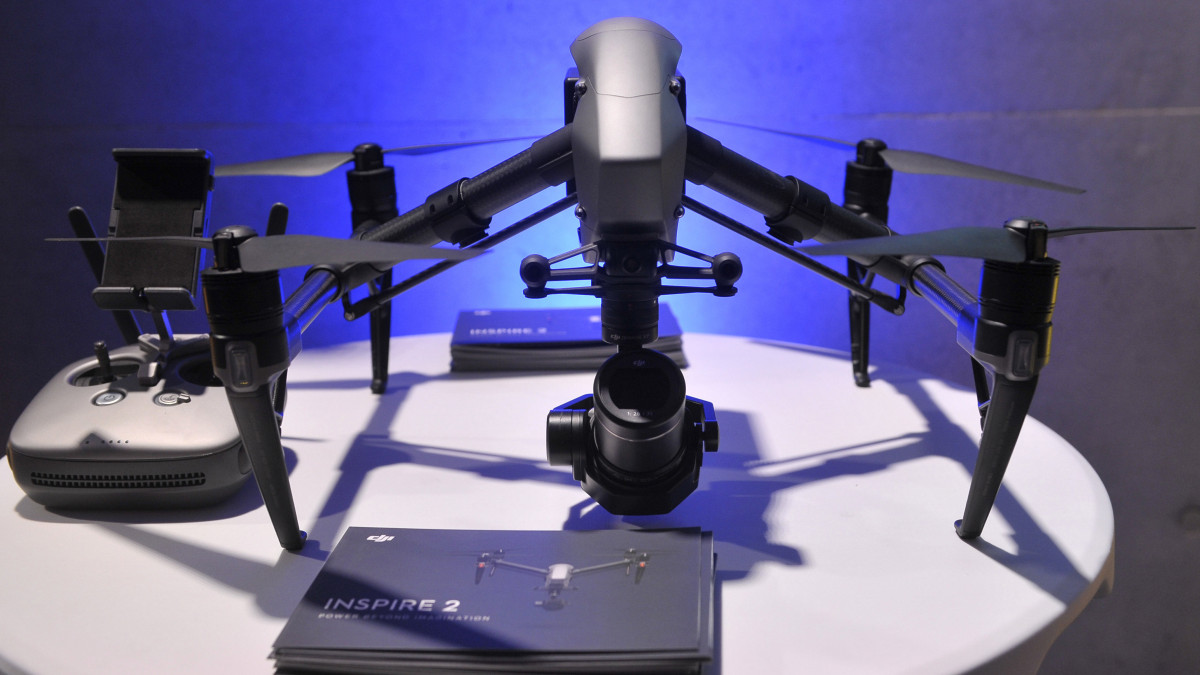 Egy drón a II. Drón Konferencia és Expón a Várkert Bazárban 2019. november 8-án.