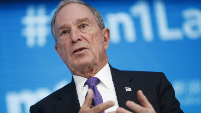 Rasszistavád miatt kényszerül védekezésre Michael Bloomberg
