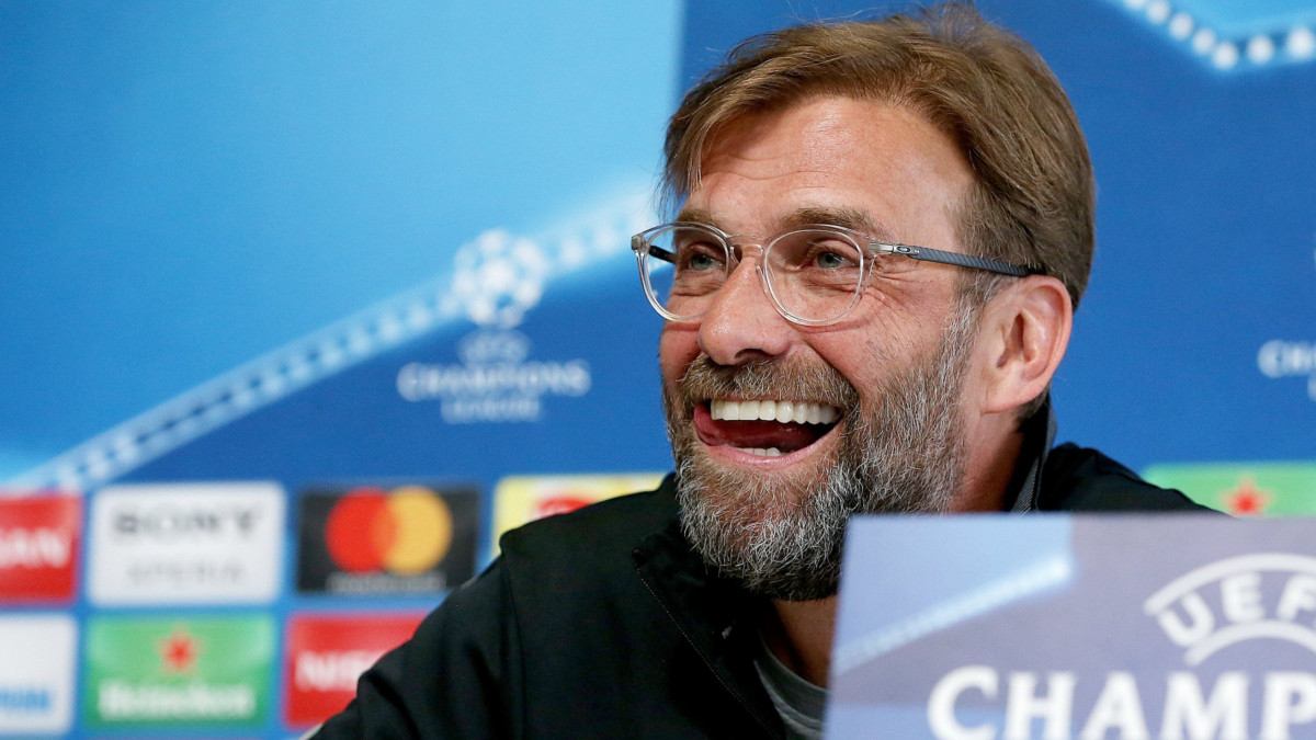 Manchester, 2018. április 9.Jürgen Klopp, a Liverpool vezetőedzője egy manchesteri sajtóértekezleten 2018. április 9-én. A Liverpool másnap a Manchester City ellen játszik a labdarúgó Bajnokok Ligájában. (MTI/EPA/Nigel Roddis)