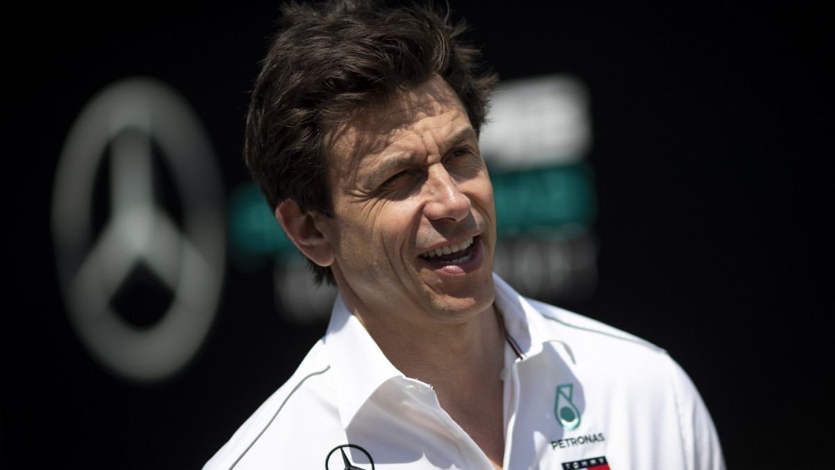 Silverstone, 2018. július 5.Toto Wolff, a Mercedes csapat osztrák csapatfőnöke a Forma-1-es autós gyorsasági világbajnokság Brit Nagydíjának otthont adó Silverstone-ban 2018. július 5-én. (MTI/EPA/Valdrin Xhemaj)
