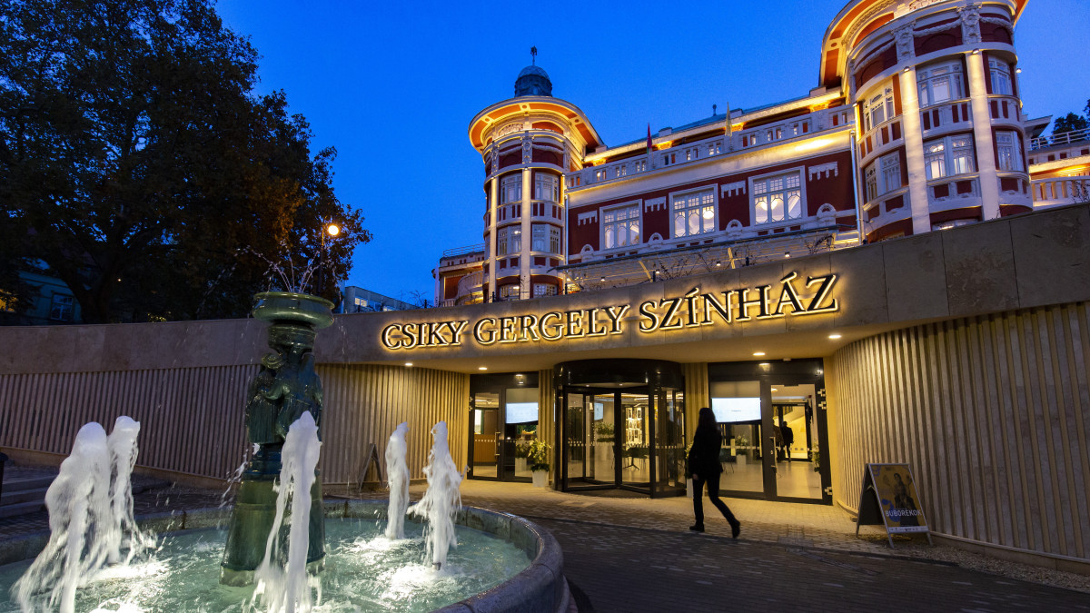 A felújított Csiky Gergely Színház Kaposváron 2019. november 11-én.