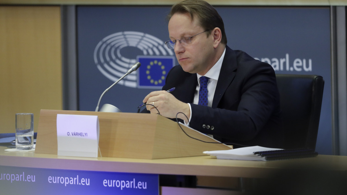 A bővítési és szomszédságpolitikai uniós biztosnak jelölt Várhelyi Olivér az Európai Parlament (EP) külügyi szakbizottságának meghallgatásán Brüsszelben 2019. november 14-én.