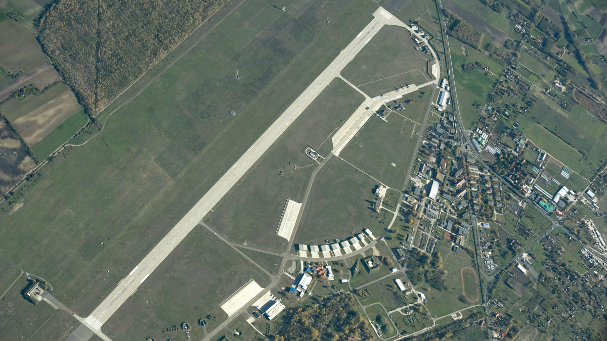 A kecskeméti MH 59. Szentgyörgyi Dezső Repülőbázis látképe 2012. november 8-án.