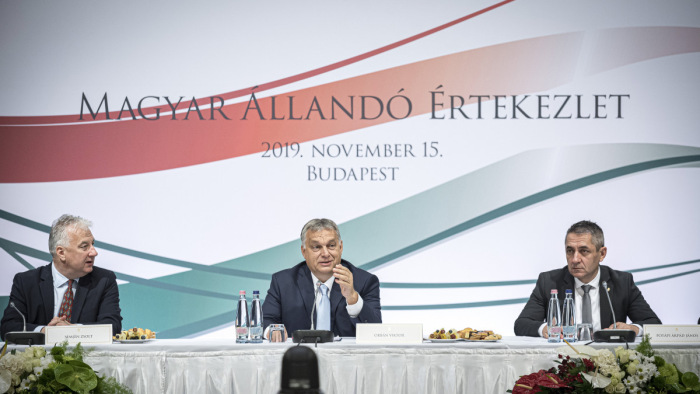 Orbán Viktor a Máérten: két nap van az égen, és egyik sem európai