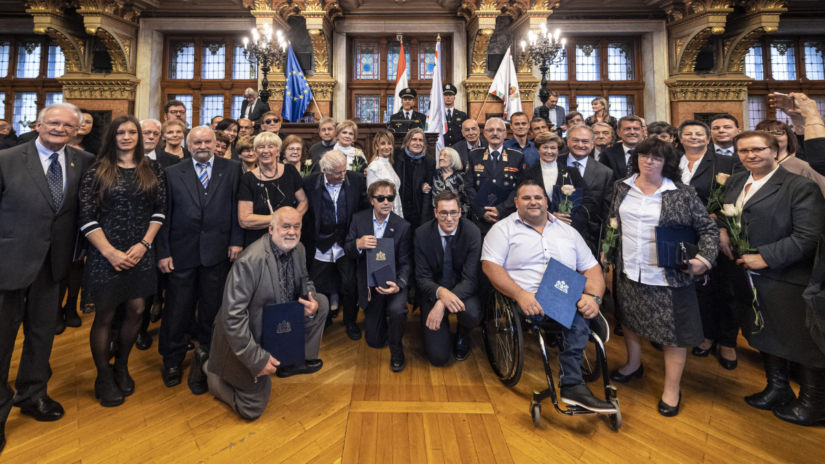 Díjazottak a főváros napja, Budapest egyesítésének 146. évfordulója alkalmából tartott ünnepségen Újvárosháza dísztermében 2019. november 15-én.