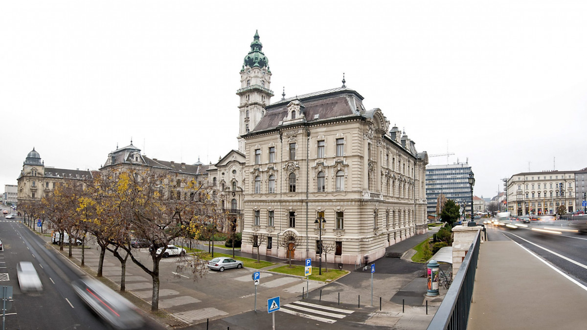 A győri városháza épülete 2014. november 28-án.