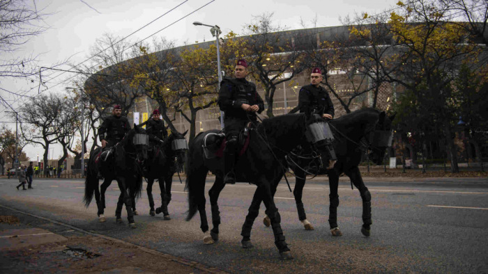 Rendőri intézkedések a Puskás Arénánál - fotók