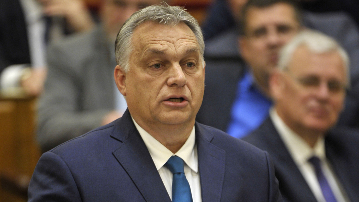 Orbán Viktor miniszterelnök azonnali kérdésre válaszol az Országgyűlés plenáris ülésén 2019. november 18-án.