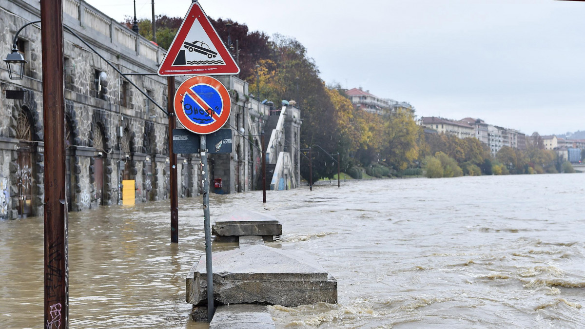 A megáradt Pó folyó Torinóban 2019. november 24-én. A térségben egy nap alatt az éves átlagos csapadékmennyiség egyharmada zúdult le.