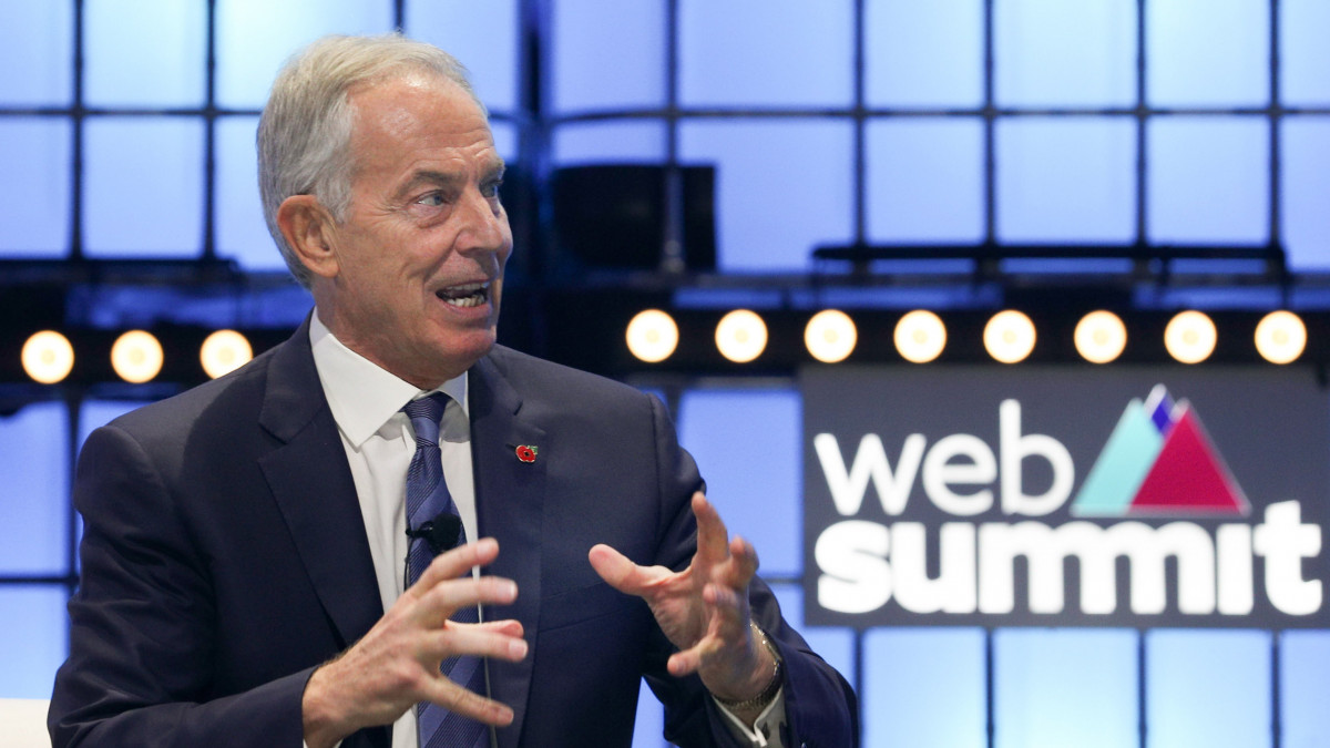 Tony Blair volt brit miniszterelnök a kilencedik alkalommal rendezett négynapos Web Summit évenkénti nemzetközi technológiai konferencián Lisszabonban 2019. november 6-án. A rendezvényre 163 országból több mint hetvenezer résztvevő érkezett.