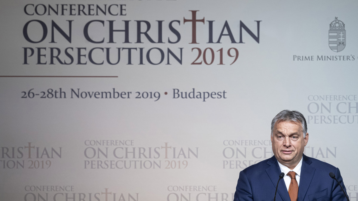 Orbán Viktor miniszterelnök beszédet mond a keresztényüldözésről szóló második nemzetközi konferencia megnyitóján a budapesti Corinthia Hotelben 2019. november 26-án.