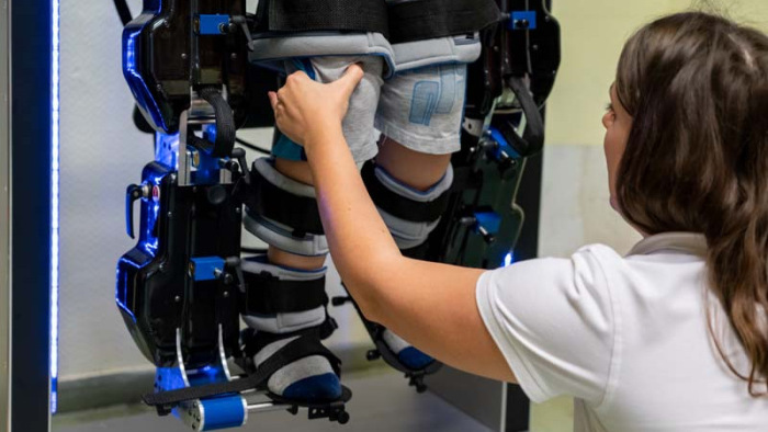 Zseniális mozgásfejlesztő robot segíti a gyógyulást a Bethesda Gyermekkórházban - videó