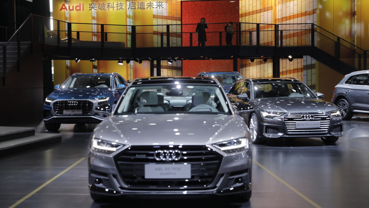 Az Audi standja a 18. Sanghaji Nemzetközi Autóipari Kiállítás megnyitója előtt egy nappal,  2019. április 15-én.