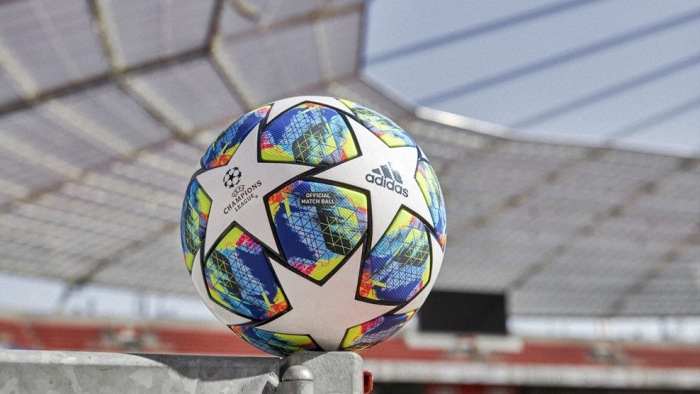 Jövő nyárra halasztották a futball Európa-bajnokságot