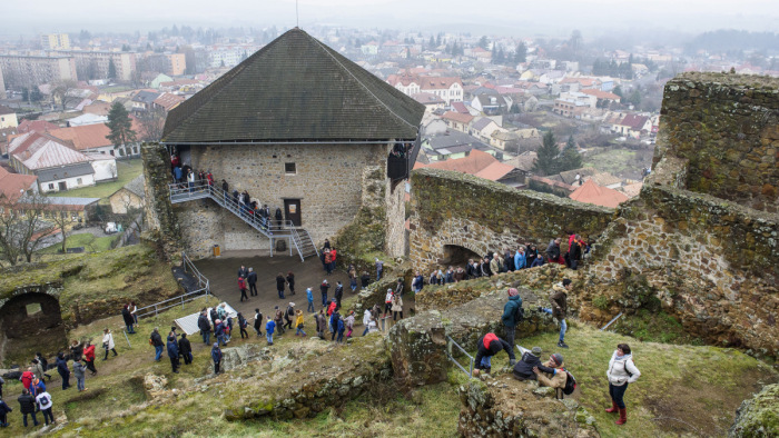 Megújul a szlovákiai Fülek vára és környezete