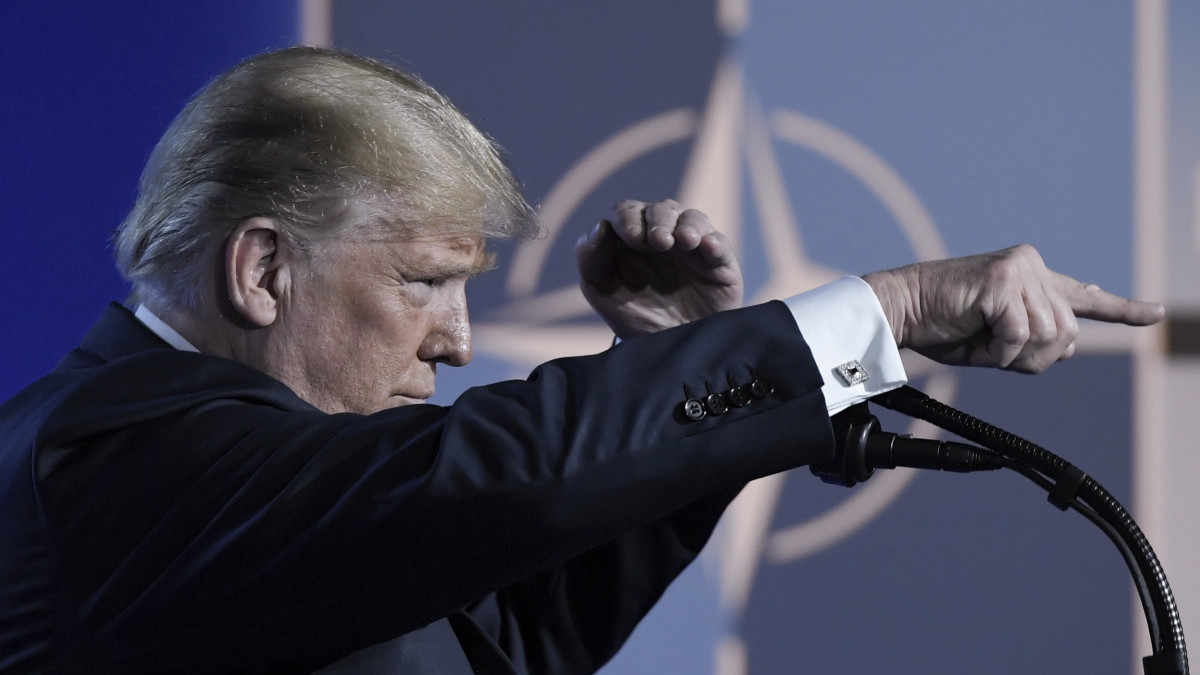 Brüsszel, 2018. július 12.Donald Trump amerikai elnök sajtóértekezletet tart a NATO kétnapos brüsszeli csúcsértekezletének második napján, 2018. július 12-én. (MTI/EPA/Christian Bruna)