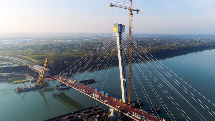Kész, de még meztelen az új komáromi Duna-híd - fotók, videó