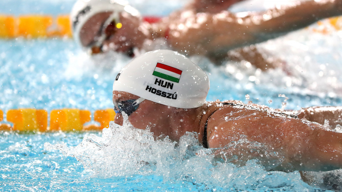 A későbbi győztes Hosszú Katinka a 400 méteres vegyesúszás döntőjében a glasgow-i rövidpályás úszó Európa-bajnokságon 2019. december 4-én.
