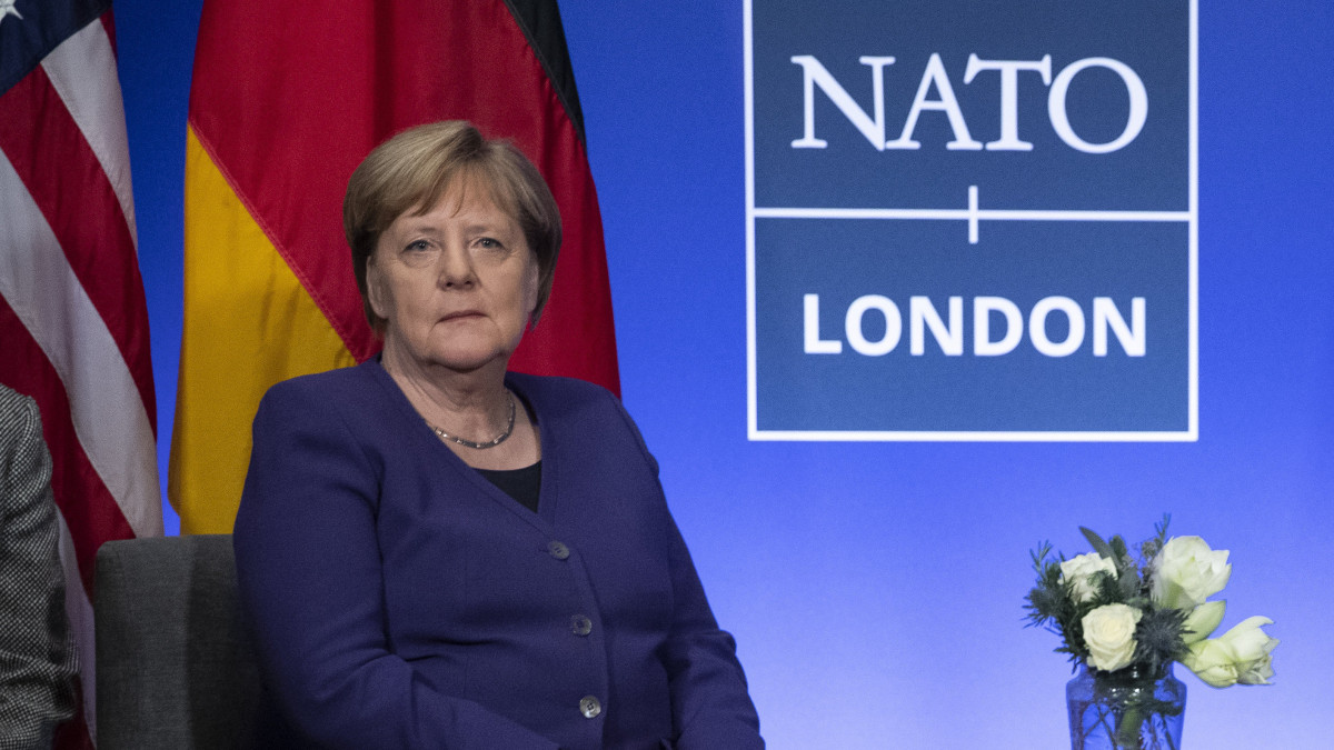 Angela Merkel német kancellár és Donald Trump amerikai elnök kétoldalú találkozója a NATO megalakulásának 70. évfordulója alkalmából tartott kétnapos londoni csúcsértekezleten  London északnyugati elővárosában, Watfordban 2019. december 4-én.