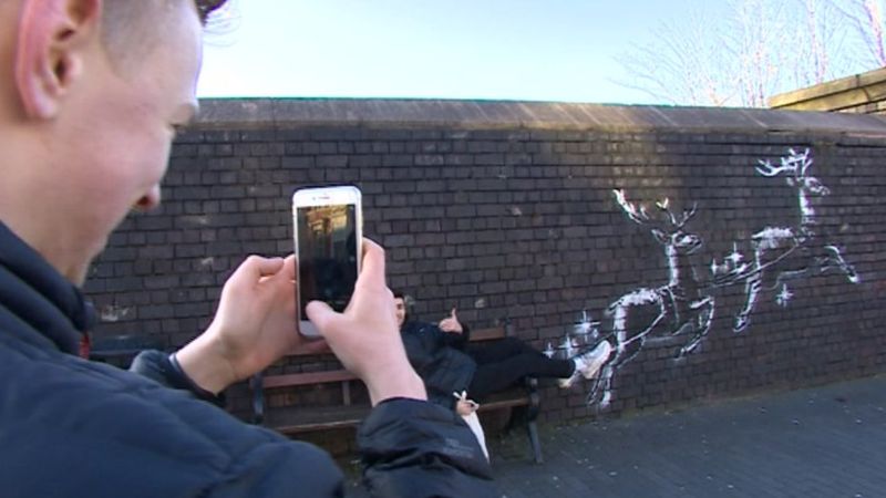 Felrobbantotta az Instagramot Banksy graffitis posztja - videó