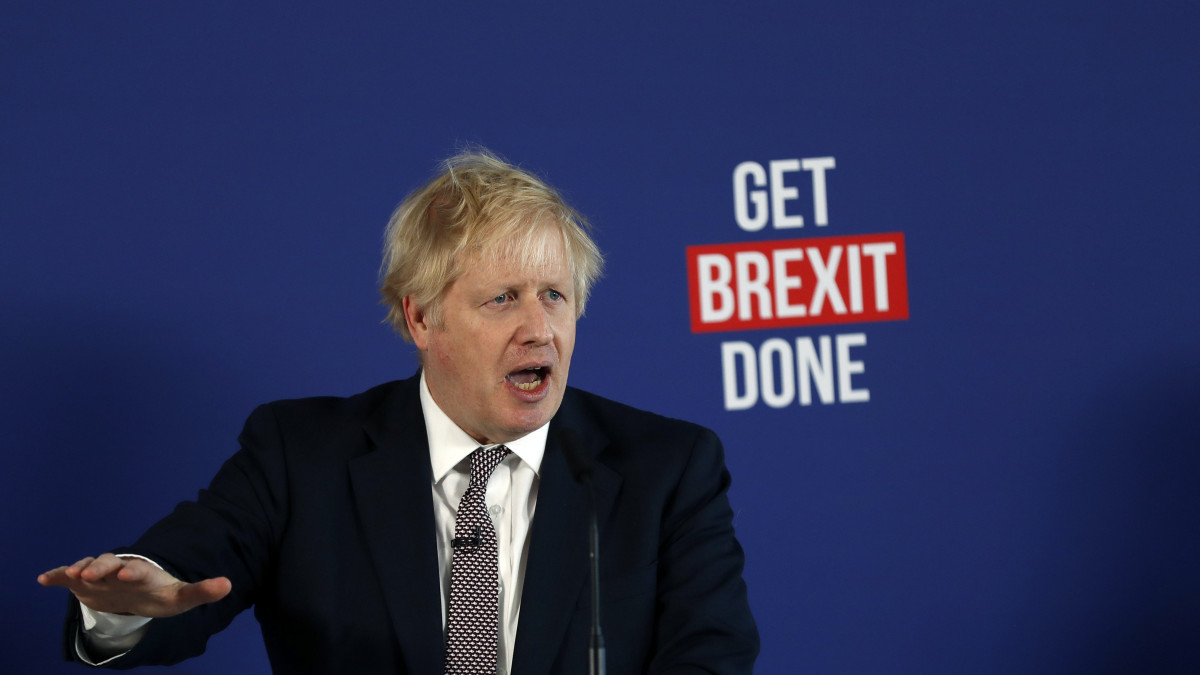 Boris Johnson brit miniszterelnök nyilatkozik a sajtó képviselőinek Londonban 2019. november 29-én. Nagy-Britanniában december 12-én tartanak előrehozott parlamenti választást.