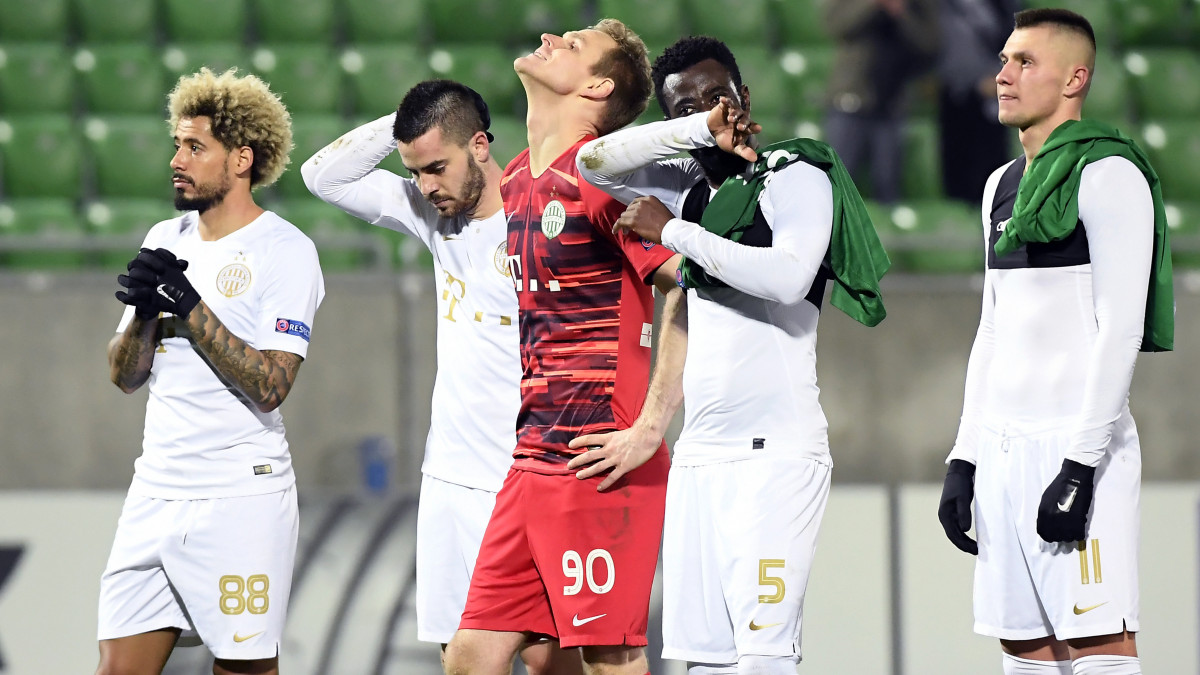 Az FTC játékosai a labdarúgó Európa-liga csoportkörében játszott Ludogorec - Ferencváros mérkőzés végén a razgradi Ludogorec Arénában, Bulgáriában 2019. december 12-én. A mérkőzés 1-1-es döntetlennel ért véget.