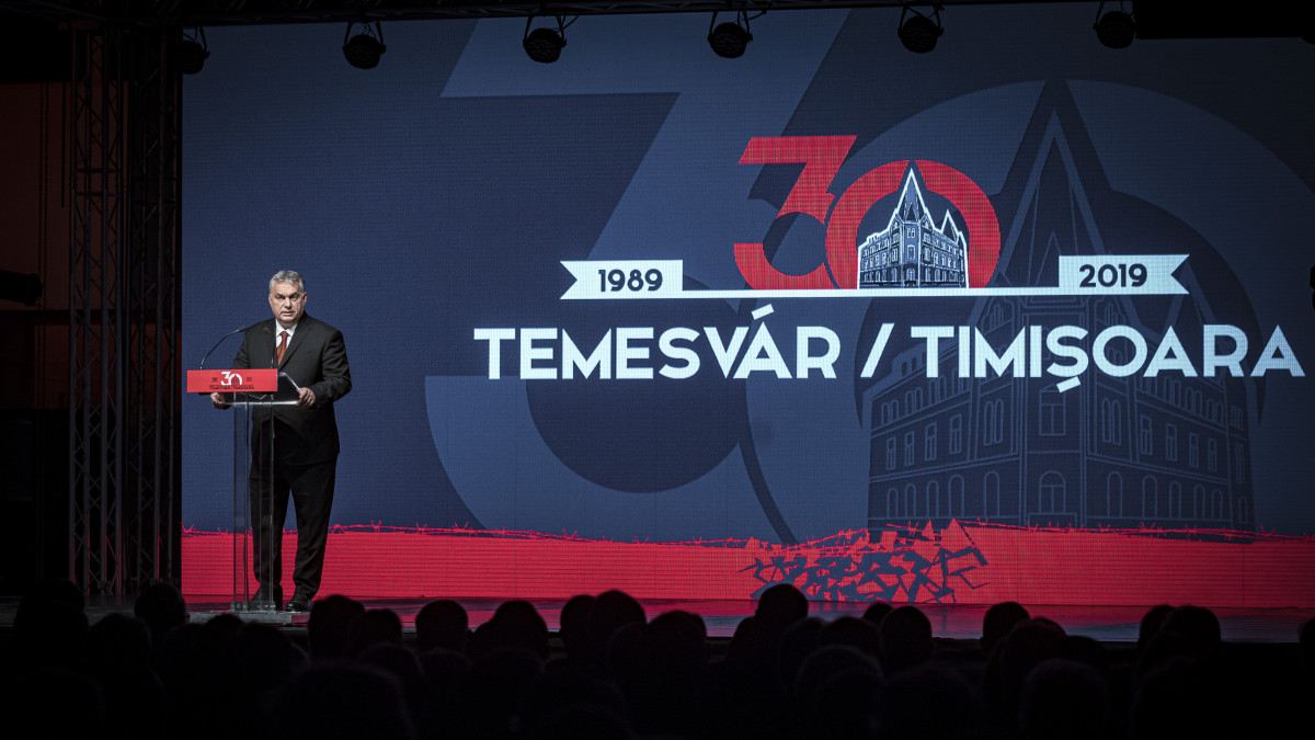 A Miniszterelnöki Sajtóiroda által közreadott képen Orbán Viktor miniszterelnök beszédet mond a ,,Temesvár 30 emlékhét gálaestjén Temesváron 2019. december 14-én.