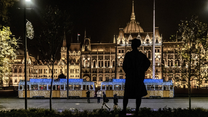 Ki lehet tenni Budapestre a megtelt táblát