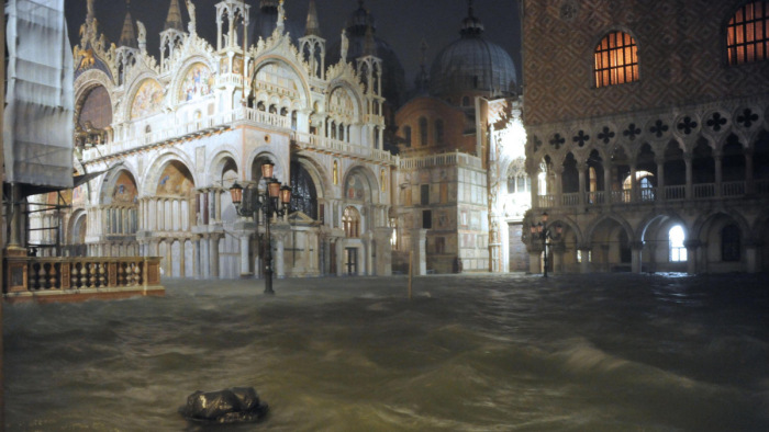 Ismét víz alá került a Szent Márk tér