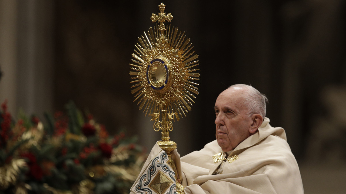 Ferenc pápa az év végi hálaadó szentmisén a vatikáni Szent Péter-bazilikában 2019. december 31-én.
