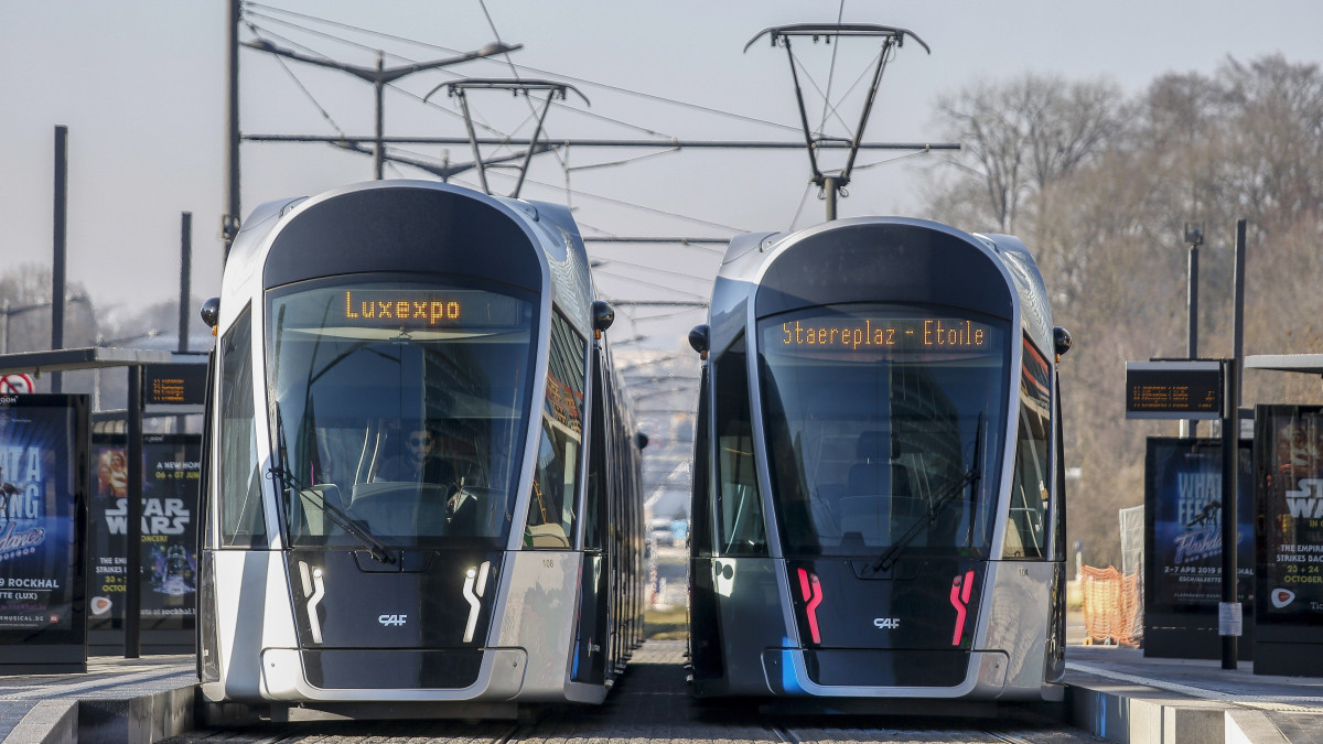 Villamosok Luxembourgban 2019. január 19-én. A luxemburgi mobilitási és közmunkaügyi miniszter bejelentette, hogy 2020. március 1-jétől ingyenessé teszik a tömegközlekedési eszközök használatát a nagyhercegség összes, az állam által üzemeltetett hálózatán. Az intézkedéssel Luxemburg a világon az első, ahol országosan ingyenes lesz a tömegközlekedés.